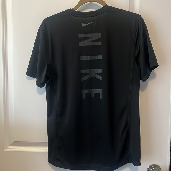 ☀️☀️Nike Dri-Fit medium T-shirt☀️☀️ - Picture 3 of 3